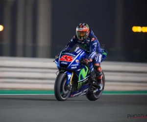 🎥  Spectaculaire beelden tijdens MotoGP: Spanjaard moet van motor springen omdat de remmen niet meer werkten