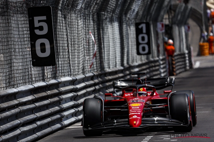 Ferrari's het snelst: Leclerc pakt pole in kwalificatiesessie die eindigt onder rode vlag door crash Red Bull