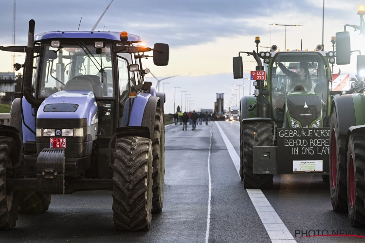 Waalse landbouwers zorgen voor chaos op snelwegen: blokkades tegen politieke beloftes 