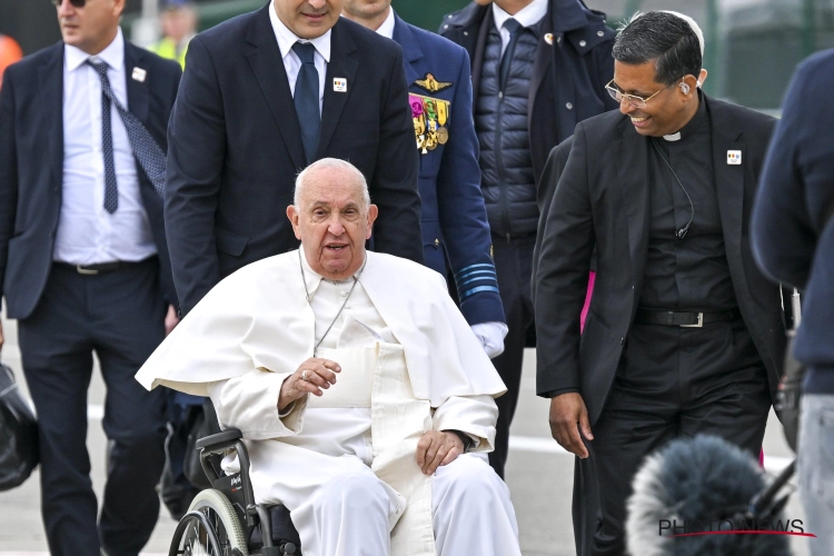 📷 Mercedes onthult duurzaam technologisch wonder voor Paus Franciscus